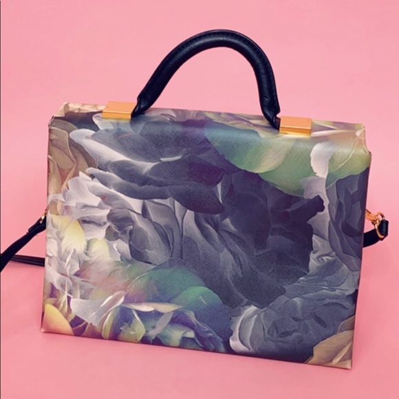 SOLD  🌸 - Picture 3 of 7